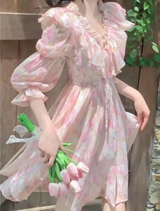 【未使用】ヴィンテージシルクシフォンドレス,愛らしいフリル付きのエレガントな半袖,女性の魅力と柔らかい肌触りのドレス