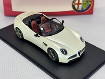 【希少】M4 1/43 AlfaRomeo アルファロメオ 8C スパイダー プロトタイプ Ginevra 2008 パールホワイト 7103_画像6