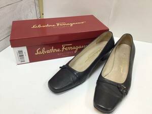 442■Salvatore Ferragamo フェラガモ パンプス ブラック 4cm NERO PEBBLE CALF TRINITY 箱有