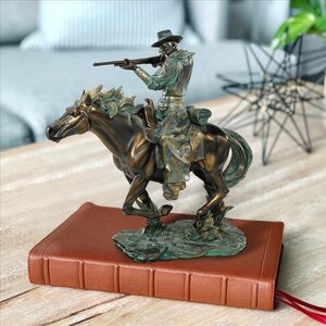 ウエスタン 騎馬での射撃 馬置物彫像インテリアアメリカ西洋彫刻洋風雑貨オブジェアクセント小物装飾品飾りオーナメントデコレーション