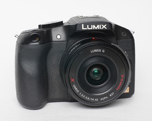 Panasonic パナソニック DMC-G6 + LUMIX G X VARIO PZ 14-42mm/F3.5-5.6 ASPH./ POWER O.I.S.【中古】