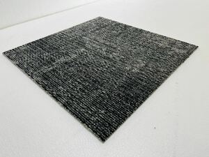 新品.未使用の高級なタイルカーペット　　　　　　　　(日本製) 50×50 100枚　カッコいいストライプ6〜7㍉　100円スタート！maronD11-7