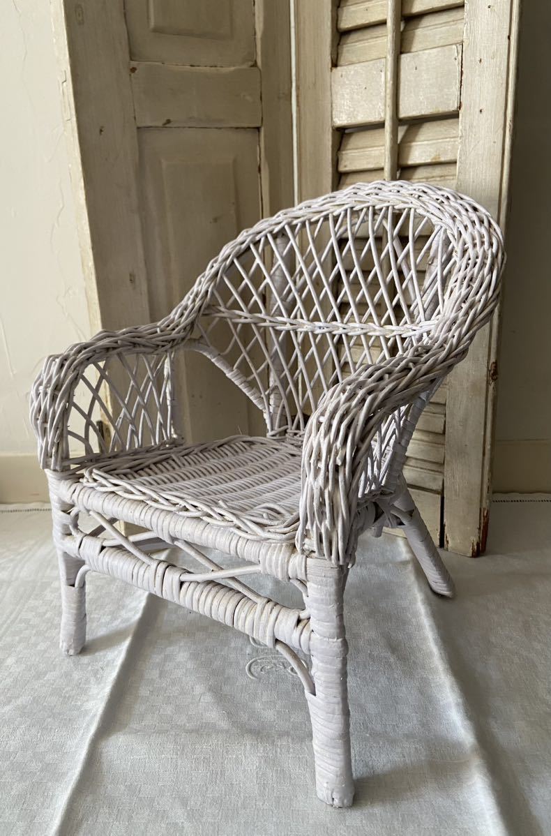 Chaise de poupée en rotin blanc Brocante française, chaise de poupée Antique Vintage, marché aux puces, meubles d'intérieur, chaise faite à la main, antique, collection, marchandises diverses, autres