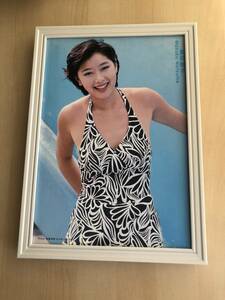 kj ★額装品★ 夏目雅子 グラビア セクシー 水着 貴重写真 A4サイズ額入り ポスター風デザイン 美肌 美白 昭和レトロ 女優 映画