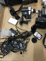 ④大量 ビデオカメラ 撮影機器 カメラ SHARP CANON Panasonic HITACHI Victor YASHICA など いろいろ おまとめ _画像2