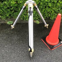 ニ清e688 TOPCON/トプコン 【アルミ】 測量機器用三脚 トライポッド■平置伸長(1630～1010mm) 三角平台座140mm ネジ外径(実測)φ35mm_画像1