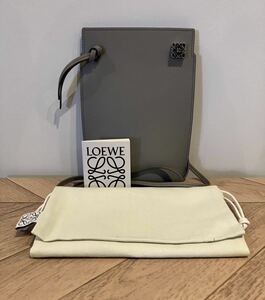 【ITJHNXH6EAG8】LOEWE ロエベ ダイスポケット クラシックカーフ レザー ショルダーバッグ パールグレー グレー 保存袋 冊子