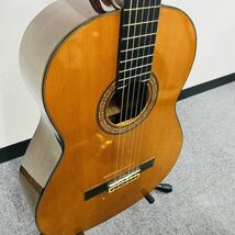 R243-Z10-146 YAMAHA ヤマハ C-180 クラシックギター 本体 ソフトケース付 105×36.5×11(約/㎝) 日本製 弦楽器 楽器 演奏 引き語り 音楽②_画像4
