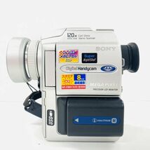 S638-Z5-597 SONY ソニー Degital Handycam デジタル ハンディカム ビデオカメラ シルバー DCR-PC110 リモコン付き 画面2.5インチ ④_画像4