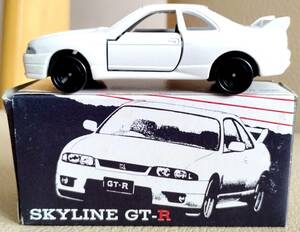 トミカ　SKYLINE　GT-R　33