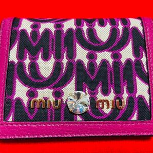 定価¥58300.新品.本物.最後　miumiu ミュウミュウ　ロゴ　財布　二つ折り財布　本革　レザー　ストーン　ピンク