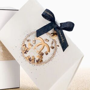 CHANEL 2023年ノベルティチャーム☆アイコニックなシャネル N°5のボトル ☆ ラッピングボックス