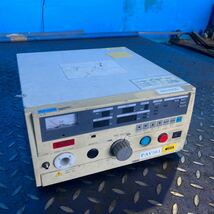 SKT5370 TSURUGA 鶴賀電機 耐電圧試験器 8528 500VA 測定器【ジャンク品】_画像1