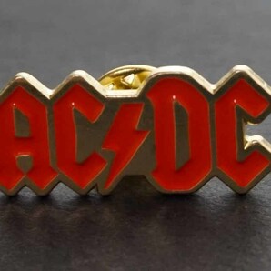 赤金『AC/DC 』■新品『AC/DC 』オーストラリア ヘビーメタルバンド■ミュージック 音楽 楽器 仲間 ◇■ 金属ピンバッジ バッチ■おしゃれ