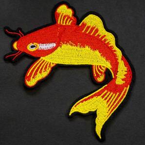 標準JPEG左泳赤黄鯉■『開運』新品 CARP カープ 鯉 刺繍ワッペン◇ファッション■洋服・衣類・衣服DIY■素敵■《開運　ラッキーアイテム》