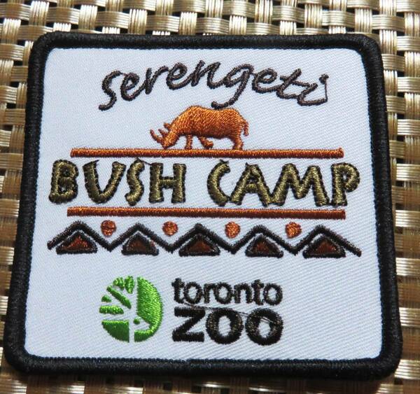  白 四角◆新品BUSH CAMPサイ トロント動物園Toronto Zooカナダ・オンタリオ州 toronto zoo BUSH CAMP刺繍ワッペン◆セレンゲティ国立公園