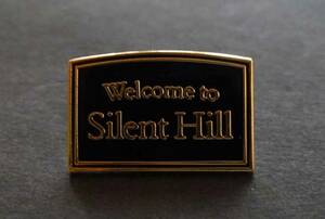  表札WTSH■新品『Welcome to Silent Hill　サイレントヒル』■金属ピンバッジ バッチト■ホラー　映画　　音楽ミュージック　