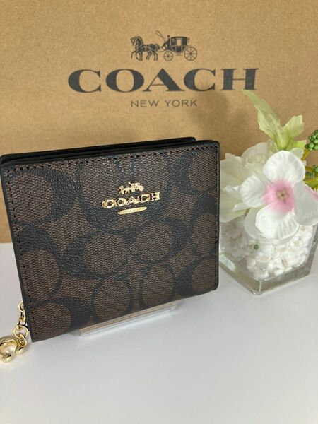 新品　未使用　COACH コーチ ブラックブラウンシグネチャースモール二つ折り財布　箱、紙袋付き