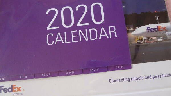 ★世界のFedExフェデックス謹製希少2020年卓上カレンダー完全未開封品＝１部送料負担します★寸志・京風あぶらとり１冊同送★