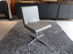 c.｜Cassina/カッシーナ｜ブーメラン　スウィベルチェア｜PVC素材　昇降機能付きチェア　回転