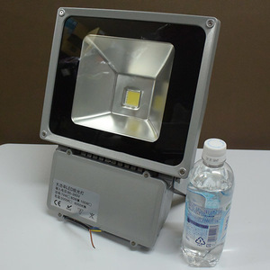 １円新品　大型LED投光器　80W　6000K　作業灯　100V　39ｘ36ｃｍ　角度調整可　看板灯 集魚灯 野外 駐車場 ナイター 屋内 屋外 照明 船舶