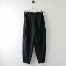 極美品 イッセイミヤケ ISSEY MIYAKE リサイクルポリエステル テーパード ラウンドパンツ 1/ブラック 黒【2400013606547】_画像3