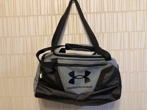 ［ほぼ未使用］アンダーアーマーバッグ UNDER ARMOUR UAアンディナイアブル5.0 ダッフルバッグ XSサイズ〔1369221〕