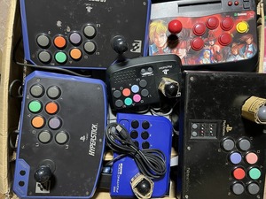 【ジャンク】ゲーム系各種アクセサリー アーケードコントローラー アケコン ファミコン ガンコン PSVR他　多数