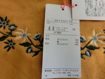 新品　リンジィ　Ｌ(160)サイズ　マスタード色花刺繍トレーナー_画像3