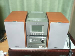 ソニー・マイクロハイファイ・コンポーネントシステム CMT-M35WM ＣＤ、ＭＤ、カセットデッキ、AM/FMラジオ、ウオークマン接続