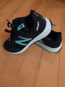 ニューバランス　ランニングシューズ W FLASH　new balance　23.0cm　レディース