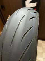 中古MCタイヤ 2021年製造 BRIDGESTONE BATTLAX S22 190/50ZR17 バトラックス ハイパースポーツ 190 50 17 1421 M2833_画像2