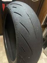 中古MCタイヤ 2021年製造 BRIDGESTONE BATTLAX S22 190/50ZR17 バトラックス ハイパースポーツ 190 50 17 4021 M2848_画像5