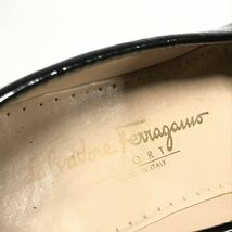 【フェラガモ】本物 Ferragamo 靴 24cm ガンチーニ ビットローファー スリッポン ビジネスシューズ エナメルレザー イタリア製 6 1/2 C 箱_画像9