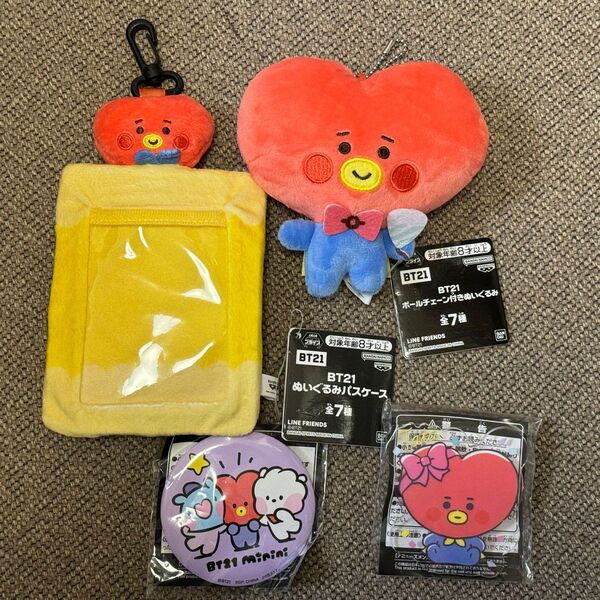 BT21 TATA ボールチェーン付きぬいぐるみ ぬいぐるみパスケース アクリルバッジ 缶バッジ