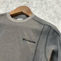 II ＊ 良品 アウトドア '着心地抜群' Columbia コロンビア TITANIUM 長袖 ロゴ刺繍 サーマル Tシャツ / カットソー S メンズ トップス_画像3