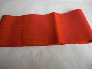 はんはばおび　レンガ色に金糸の線が織混まれているスッキリした単半幅帯。　蝶結び半巾帯