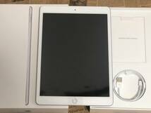 美品 SIMロック解除 ドコモ iPad5 32GB　第5世代 9.7インチ シルバ-Wi-Fi ＋ Cellular_画像1