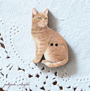 ネコ（茶トラ）フランス 製 木製ボタン アトリエ ボヌール ドゥ ジュール 猫 雑貨 パタミン ねこ ネコ ボタン 刺繍 ハンドメイド