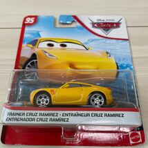 マテル カーズ　TRAINER CRUZ RAMIREZ with HEAD SET トレーナー　クルーズラミレス　ヘッドセット MATTEL CARS ミニカー キャラクター_画像1