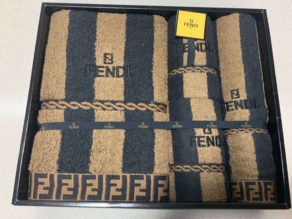 Yahoo!オークション -「フェンディ fendi フェイスタオル」の落札相場