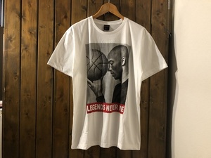 訳有新品●コービーブライアント　LEGENDS NEVER DIE　プリントTシャツ［L］●バスケットボール/レイカーズ/マイケルジョーダン/NBA