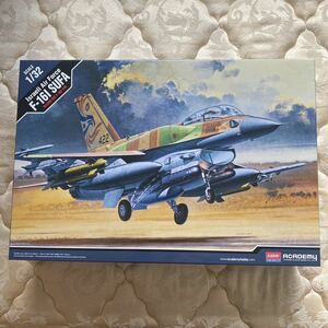 精密キット！　 1/32 アカデミー　F-16i スーファ未組み立てキット