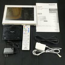 su342 送料無料！使用感有り 動作品 Panasonic パナソニック ポータブル デジタルテレビ UN-10E6 2017年製 チューナー リモコン有り_画像1