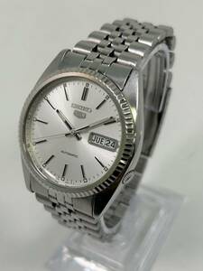 S0511-530 1129【1円スタート】 腕時計　セイコー　SEIKO　5　ファイブ　7S26-3110　シルバー文字盤　デイデイト　自動巻き　メンズ