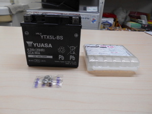 【決算セール】　新品　ホンダ　HONDA　スペイシー50　AF02　ユアサ　バッテリー　YTX5L-BS
