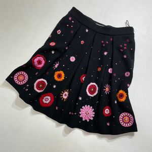 279 MOSCHINO モスキーノ イタリア製 花柄刺繍 タック フレアスカート ウール フラワー カラフル ブラック 黒 レディース 31102M