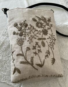 ♪ハンドメイド♪ 手刺繍 ミニショルダーバッグ　サコッシュ　スマホショルダー