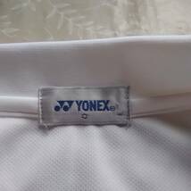 未使用品　ヨネックス　YONEX　半袖シャツ　サイズＯ　やや光沢 ホワイト　静電気ガード　しなやか　ドライ速乾薄手生地_画像6