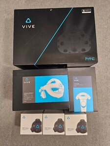 【フルトラッキングセット】Vive 本体+ベースステーション*2台+ViveTracker*3台+Viveコントローラー*3台+デラックスオーディオストラップ